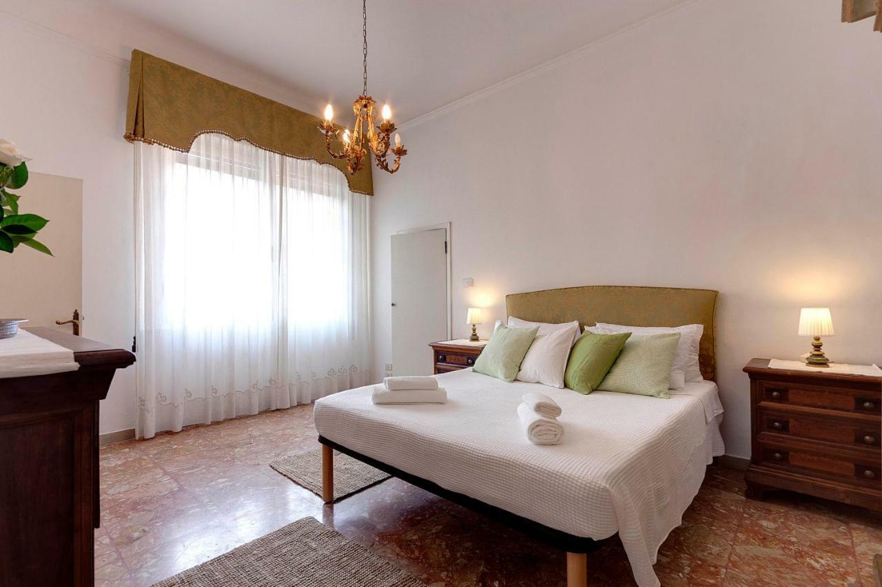 Historical Apartment Spectacular Arno View With Balcony From 12 Th Century. 피렌체 외부 사진